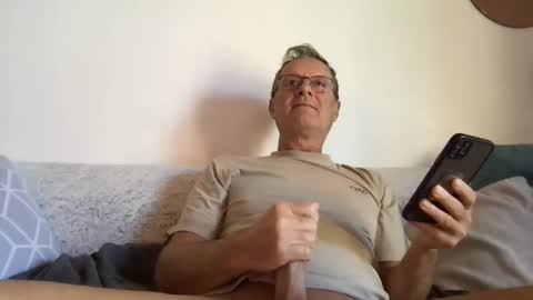 Snapshot of papa_show chatting on November 4, 2025, 10:03 am papa_show online show from November 4, 2025, 10:03 am