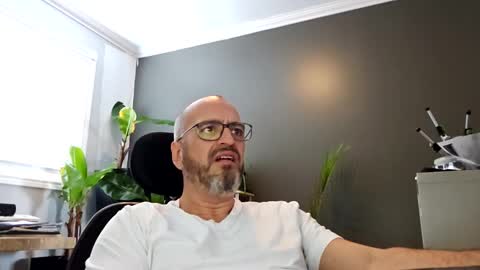 Papi online show from January 7, 2025, 6:56 pm