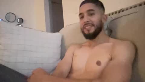 papicubano_guapo23cm online show from October 6, 2025, 6:33 am