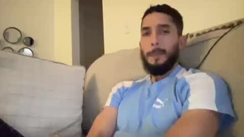 papicubano_guapo23cm online show from October 17, 2025, 5:10 am