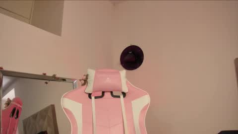 Snapshot of paprik_ chatting on November 9, 2025, 6:17 pm Paprika online show from November 9, 2025, 6:17 pm