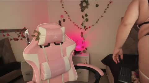 Snapshot of paprik_ chatting on November 22, 2025, 6:51 pm Paprika online show from November 22, 2025, 6:51 pm