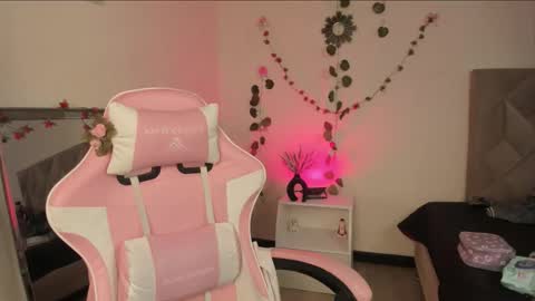 Snapshot of paprik_ chatting on November 23, 2025, 6:19 pm Paprika online show from November 23, 2025, 6:19 pm