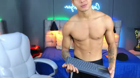 Snapshot of paradise_boy_s chatting on December 10, 2024, 11:51 pm Ryan And Casper online show from December 10, 2024, 11:51 pm