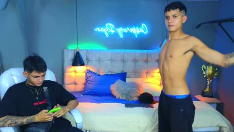 Snapshot of paradise_boy_s chatting on December 11, 2024, 11:43 pm Ryan And Casper online show from December 11, 2024, 11:43 pm