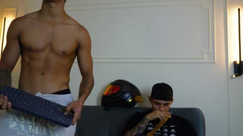 Snapshot of paradise_boy_s chatting on January 17, 2025, 11:07 pm Ryan And Casper online show from January 17, 2025, 11:07 pm