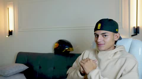 Snapshot of paradise_boy_s chatting on January 24, 2025, 3:22 am Ryan And Casper online show from January 24, 2025, 3:22 am