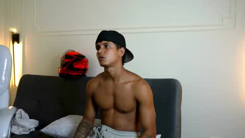 Snapshot of paradise_boy_s chatting on February 7, 2025, 3:23 am Ryan And Casper online show from February 7, 2025, 3:23 am