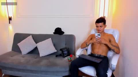 Snapshot of paradise_boy_s chatting on November 20, 2025, 9:03 pm Ryan And Casper online show from November 20, 2025, 9:03 pm