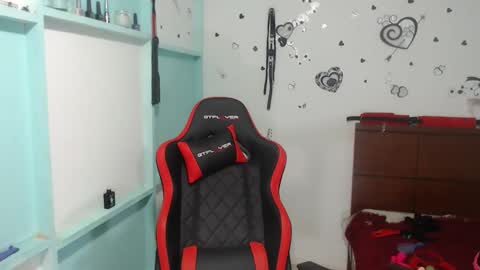 Luna online show from November 29, 2025, 10:35 pm