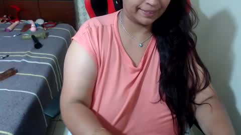 Snapshot of pareja_explosivasexx chatting on May 14, 2026, 5:47 am Luna online show from May 14, 2026, 5:47 am