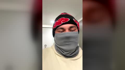 parejamisteriosa69 online show from December 17, 2025, 1:11 am