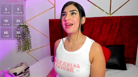 paris_evans_01 online show from November 14, 2025, 1:32 pm