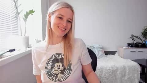 Snapshot of paris_hilt_on chatting on February 28, 2025, 3:15 am Sasha online show from February 28, 2025, 3:15 am