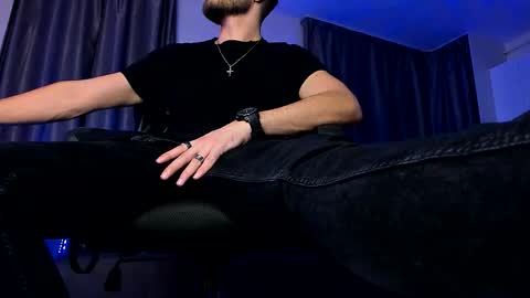 Snapshot of paris_lock chatting on October 28, 2025, 8:33 pm Paris online show from October 28, 2025, 8:33 pm