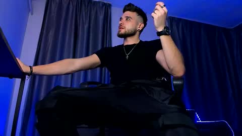 Snapshot of paris_lock chatting on October 31, 2025, 8:43 pm Paris online show from October 31, 2025, 8:43 pm