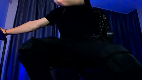 Snapshot of paris_lock chatting on November 25, 2025, 6:19 pm Paris online show from November 25, 2025, 6:19 pm