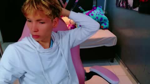 Snapshot of park_jimin1 chatting on September 20, 2025, 12:06 pm park_jimin1 online show from September 20, 2025, 12:06 pm