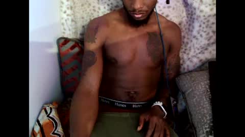 Snapshot of parlaytellio chatting on December 4, 2024, 8:40 pm Parlay Tellio online show from December 4, 2024, 8:40 pm