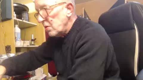 pascal88881 online show from January 5, 2025, 5:20 pm