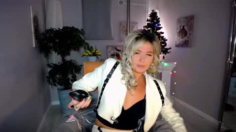 Snapshot of passionate_babe chatting on December 14, 2024, 12:33 pm I have returned from vacation and I am glad to share my energy and emotions with you online show from December 14, 2024, 12:33 pm