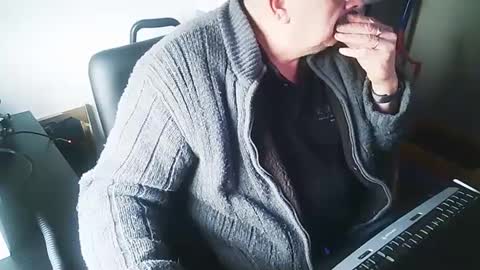 patjeooo online show from February 16, 2025, 8:43 am