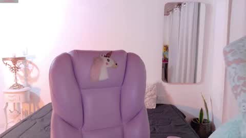 Sofa online show from March 26, 2026, 6:46 pm