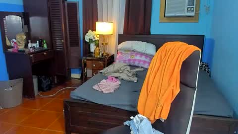 Paula online show from November 25, 2025, 7:25 pm