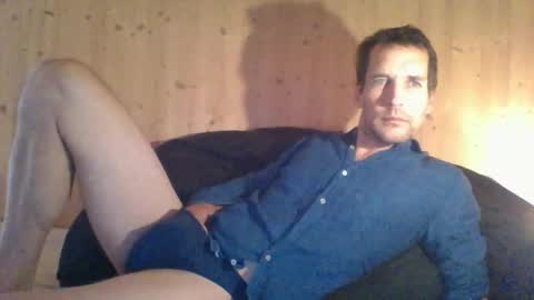 Snapshot of paueriwan chatting on November 4, 2025, 7:40 am paueriwan online show from November 4, 2025, 7:40 am