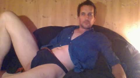 Snapshot of paueriwan chatting on November 18, 2025, 10:03 pm paueriwan online show from November 18, 2025, 10:03 pm