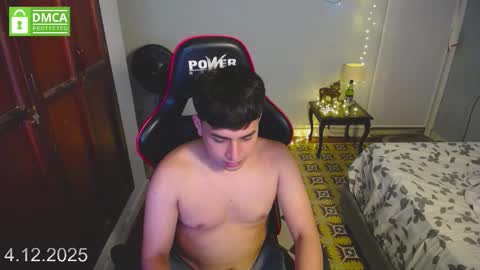 Snapshot of paul_crewe chatting on December 4, 2025, 11:57 pm paul_crewe online show from December 4, 2025, 11:57 pm