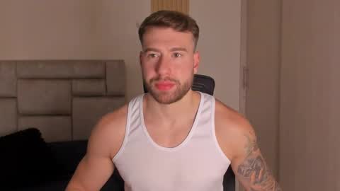 Snapshot of paul_roger chatting on January 15, 2025, 10:46 pm PAUL ROGER online show from January 15, 2025, 10:46 pm