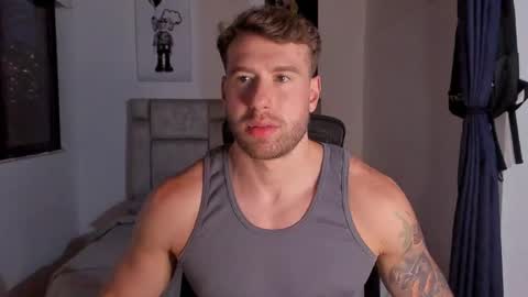 Snapshot of paul_roger chatting on February 14, 2025, 11:31 pm PAUL ROGER online show from February 14, 2025, 11:31 pm