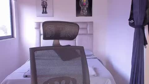 Snapshot of paul_roger chatting on February 19, 2025, 12:33 pm PAUL ROGER online show from February 19, 2025, 12:33 pm