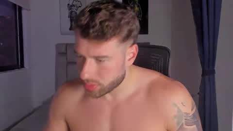 Snapshot of paul_roger chatting on February 26, 2025, 11:26 pm PAUL ROGER online show from February 26, 2025, 11:26 pm