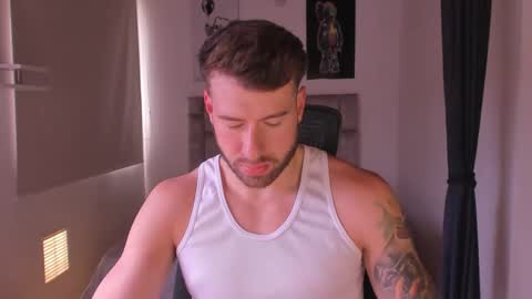 Snapshot of paul_roger chatting on March 2, 2025, 8:40 pm PAUL ROGER online show from March 2, 2025, 8:40 pm