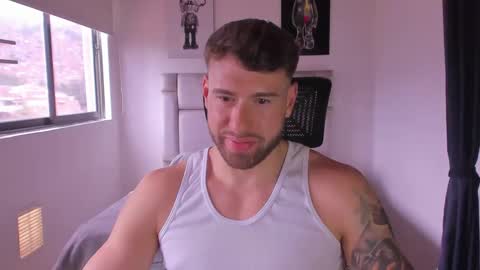 Snapshot of paul_roger chatting on March 5, 2025, 4:57 pm PAUL ROGER online show from March 5, 2025, 4:57 pm