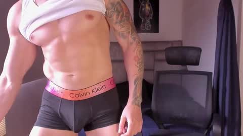 Snapshot of paul_roger chatting on October 1, 2025, 6:47 pm PAUL ROGER online show from October 1, 2025, 6:47 pm