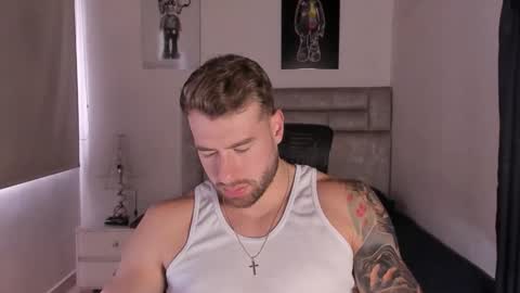 Snapshot of paul_roger chatting on October 26, 2025, 8:37 pm PAUL ROGER online show from October 26, 2025, 8:37 pm