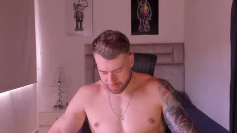 Snapshot of paul_roger chatting on November 1, 2025, 5:37 pm PAUL ROGER online show from November 1, 2025, 5:37 pm