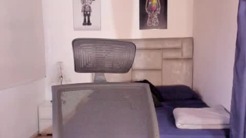 Snapshot of paul_roger chatting on December 18, 2025, 11:16 am PAUL ROGER online show from December 18, 2025, 11:16 am