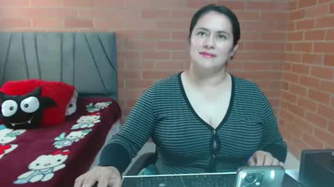 paula__117 online show from April 11, 2026, 8:13 pm
