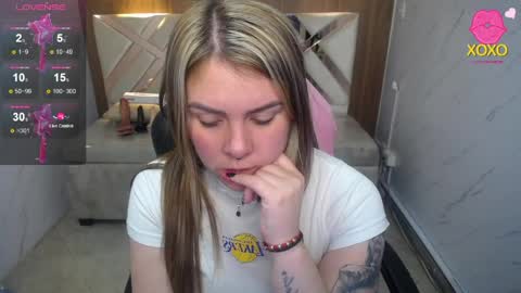 Snapshot of paula_b_ chatting on April 1, 2026, 12:50 pm Paula online show from April 1, 2026, 12:50 pm