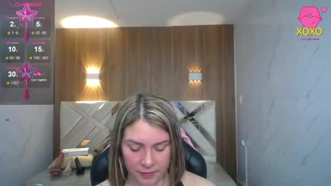 Snapshot of paula_b_ chatting on April 10, 2026, 12:43 pm Paula online show from April 10, 2026, 12:43 pm