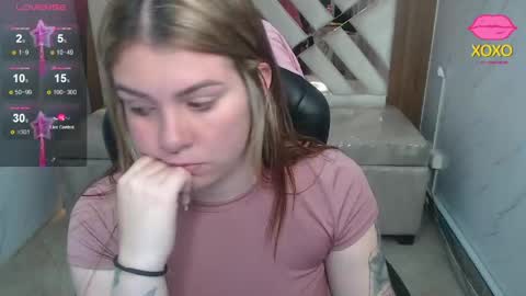 Snapshot of paula_b_ chatting on May 1, 2026, 12:43 pm Paula online show from May 1, 2026, 12:43 pm