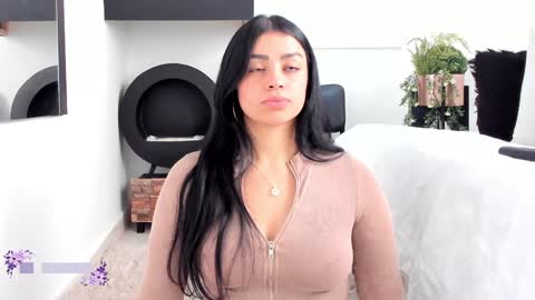 Snapshot of paulafer_ chatting on January 4, 2025, 3:07 pm online show from January 4, 2025, 3:07 pm