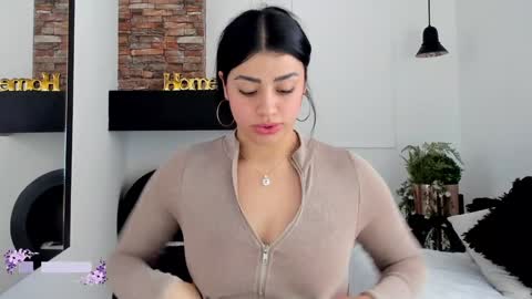 Snapshot of paulafer_ chatting on January 4, 2025, 6:09 pm online show from January 4, 2025, 6:09 pm
