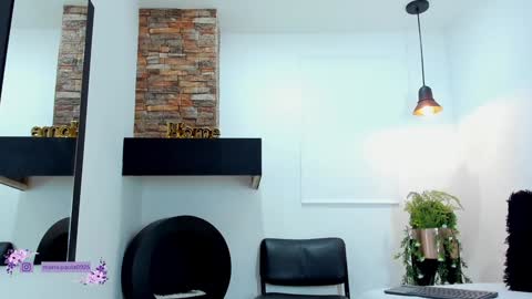Snapshot of paulafer_ chatting on January 24, 2025, 10:41 pm online show from January 24, 2025, 10:41 pm
