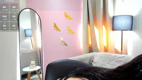 Snapshot of paulafer_ chatting on February 21, 2025, 8:05 pm online show from February 21, 2025, 8:05 pm