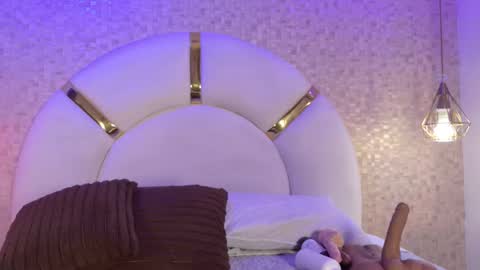 Paulina  online show from November 5, 2025, 7:25 pm